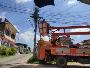 กองช่าง เทศบาลตำบลตาดทอง ลงพื้นที่ซ่อมแซมไฟฟ้าสาธารณะจุดต่างๆ ในเขตพื้นที่เทศบาลตำบลตาดทอง