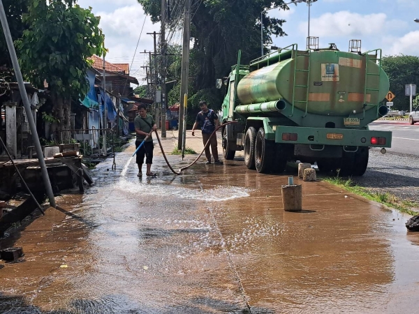 กองสาธารณสุขและสิ่งแวดล้อม ร่วมกับ งานป้องกันฯ สำนักปลัด เทศบาลตำบลตาดทอง ทำความสะอาดบริเวณคลองน้ำ และล้างตลาดสดเทศบาลตำบลตาดทอง ตำบลตาดทอง อำเภอเมืองยโสธร จังหวัดยโสธร