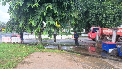 กองสาธารณสุขและสิ่งแวดล้อม ร่วมกับ งานป้องกันฯ สำนักปลัด เทศบาลตำบลตาดทอง ทำความสะอาดบริเวณคลองน้ำ และล้างตลาดสดเทศบาลตำบลตาดทอง ตำบลตาดทอง อำเภอเมืองยโสธร จังหวัดยโสธร