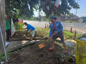 กองสาธารณสุขและสิ่งแวดล้อม ร่วมกับ งานป้องกันฯ สำนักปลัด เทศบาลตำบลตาดทอง ทำความสะอาดบริเวณคลองน้ำ และล้างตลาดสดเทศบาลตำบลตาดทอง ตำบลตาดทอง อำเภอเมืองยโสธร จังหวัดยโสธร