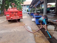 กองสาธารณสุขและสิ่งแวดล้อม ร่วมกับ งานป้องกันฯ สำนักปลัด เทศบาลตำบลตาดทอง ทำความสะอาดบริเวณคลองน้ำ และล้างตลาดสดเทศบาลตำบลตาดทอง ตำบลตาดทอง อำเภอเมืองยโสธร จังหวัดยโสธร