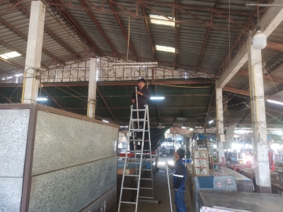 เทศบาลตำบลตาดทอง ลงพื้นที่ซ่อมแซมไฟฟ้าส่องสว่างสาธารณะในพื้นที่ตำบลตาดทอง อำเภอเมืองยโสธร จังหวัดยโสธร