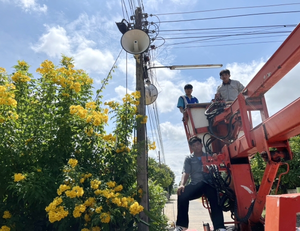 เทศบาลตำบลตาดทอง ลงพื้นที่ซ่อมแซมไฟฟ้าส่องสว่างสาธารณะในพื้นที่ตำบลตาดทอง อำเภอเมืองยโสธร จังหวัดยโสธร