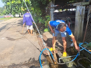 กองสาธารณสุขและสิ่งแวดล้อม ร่วมกับ งานป้องกันฯ สำนักปลัด เทศบาลตำบลตาดทอง ทำความสะอาดบริเวณคลองน้ำ และล้างตลาดสดเทศบาลตำบลตาดทอง ตำบลตาดทอง อำเภอเมืองยโสธร จังหวัดยโสธร