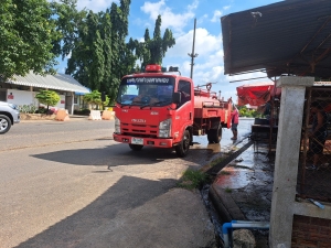 กองสาธารณสุขและสิ่งแวดล้อม ร่วมกับ งานป้องกันฯ สำนักปลัด เทศบาลตำบลตาดทอง ทำความสะอาดล้างตลาดสดเทศบาลตำบลตาดทอง