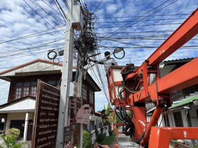 เทศบาลตำบลตาดทอง ลงพื้นที่ซ่อมแซมไฟฟ้าส่องสว่างสาธารณะในพื้นที่ตำบลตาดทอง อำเภอเมืองยโสธร จังหวัดยโสธร
