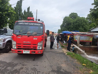 กองสาธารณสุขและสิ่งแวดล้อม ร่วมกับ งานป้องกันฯ สำนักปลัด เทศบาลตำบลตาดทอง ทำความสะอาดบริเวณคลองน้ำ และล้างตลาดสดเทศบาลตำบลตาดทอง ตำบลตาดทอง อำเภอเมืองยโสธร จังหวัดยโสธร
