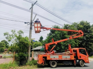 เทศบาลตำบลตาดทอง ลงพื้นที่ซ่อมแซมถนนบริเวณที่เป็นหลุมเป็นบ่อและซ่อมแซมไฟฟ้าสาธารณะจุดต่างๆ ในเขตพื้นที่เทศบาลตำบลตาดทอง