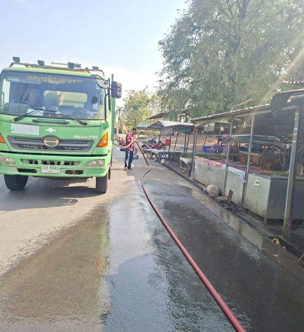 กองสาธารณสุขและสิ่งแวดล้อม ร่วมกับ งานป้องกันฯ สำนักปลัด เทศบาลตำบลตาดทอง ทำความสะอาดบริเวณคลองน้ำ และล้างตลาดสดเทศบาลตำบลตาดทอง ตำบลตาดทอง อำเภอเมืองยโสธร จังหวัดยโสธร