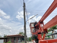 เทศบาลตำบลตาดทอง ลงพื้นที่ซ่อมแซมไฟฟ้าส่องสว่างสาธารณะในพื้นที่ตำบลตาดทอง