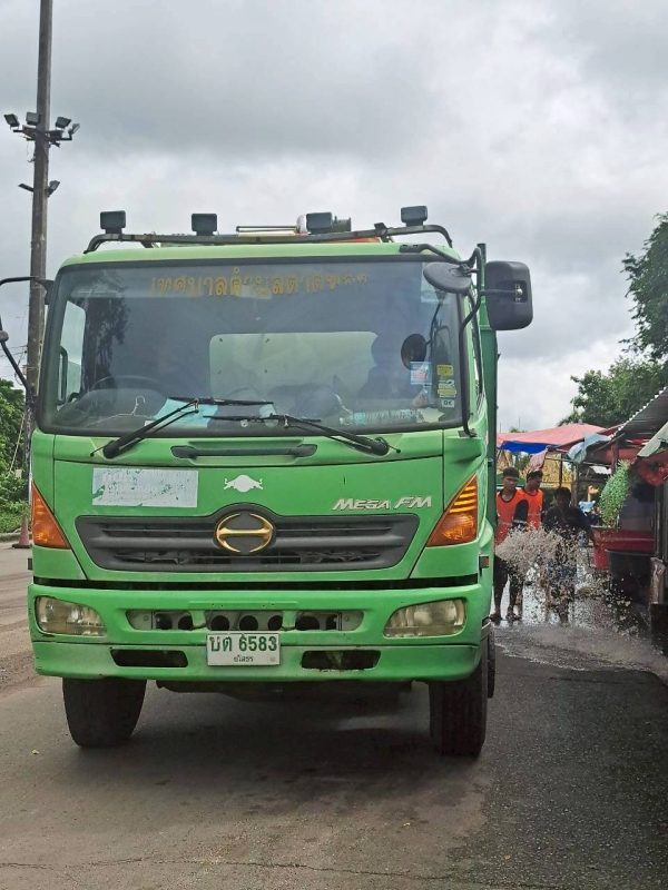 กองสาธารณสุขและสิ่งแวดล้อม ร่วมกับ งานป้องกันฯ สำนักปลัด เทศบาลตำบลตาดทอง ทำความสะอาดบริเวณคลองน้ำ และล้างตลาดสดเทศบาลตำบลตาดทอง ตำบลตาดทอง อำเภอเมืองยโสธร จังหวัดยโสธร