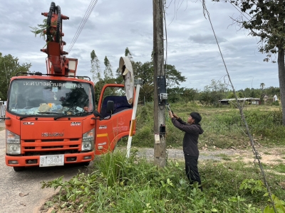 เทศบาลตำบลตาดทอง ลงพื้นที่ซ่อมแซมไฟฟ้าส่องสว่างสาธารณะในพื้นที่ตำบลตาดทอง อำเภอเมืองยโสธร จังหวัดยโสธร