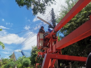 กองช่าง เทศบาลตำบลตาดทอง ลงพื้นที่ซ่อมแซมไฟฟ้าสาธารณะจุดต่างๆ ในเขตพื้นที่เทศบาลตำบลตาดทอง