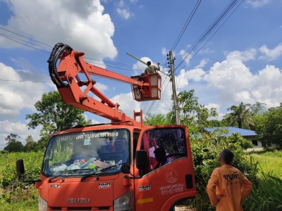 ซ่อมแซมไฟฟ้าสาธารณะจุดต่างๆ ในเขตพื้นที่เทศบาลตำบลตาดทอง (เพิ่มเติม)