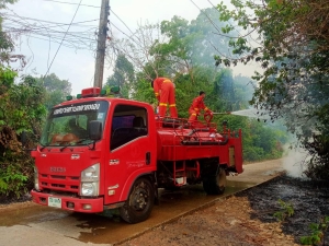 งานป้องกันฯ เทศบาลตำบลตาดทอง ออกระงับเหตุเพลิงไหม้ พื้นที่ตำบลตาดทอง