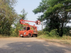 เทศบาลตำบลตาดทอง ลงพื้นที่ซ่อมแซมไฟฟ้าส่องสว่าง ไฟฟ้าสาธารณะประโยชน์ ในพื้นที่ตำบลตาดทอง อำเภอเมืองยโสธร จังหวัดยโสธร