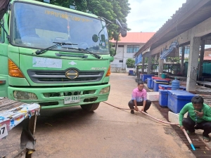 กองสาธารณสุขและสิ่งแวดล้อม ร่วมกับ งานป้องกันฯ สำนักปลัด เทศบาลตำบลตาดทอง ทำความสะอาดบริเวณคลองน้ำ และล้างตลาดสดเทศบาลตำบลตาดทอง ตำบลตาดทอง อำเภอเมืองยโสธร จังหวัดยโสธร