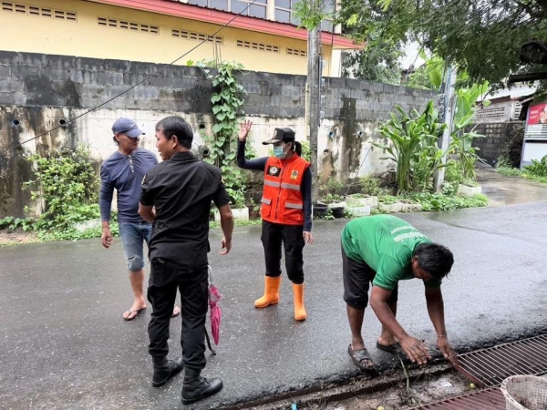 เทศบาลตำบลตาดทอง ลงพื้นที่ทำกิจกรรมจิตอาสาทำความสะอาดในพื้นที่ตำบลตาดทอง อำเภอเมืองยโสธร จังหวัดยโสธร