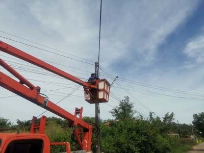 เทศบาลตำบลตาดทอง ลงพื้นที่ซ่อมแซมไฟฟ้าส่องสว่างสาธารณะในพื้นที่ตำบลตาดทอง อำเภอเมืองยโสธร จังหวัดยโสธร