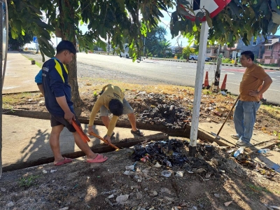 กองสาธารณสุขและสิ่งแวดล้อม ร่วมกับ งานป้องกันฯ สำนักปลัด เทศบาลตำบลตาดทอง ทำความสะอาดบริเวณคลองน้ำ และล้างตลาดสดเทศบาลตำบลตาดทอง ตำบลตาดทอง อำเภอเมืองยโสธร จังหวัดยโสธร