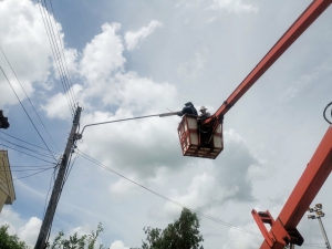 เทศบาลตำบลตาดทอง ลงพื้นที่ซ่อมแซมไฟฟ้าส่องสว่าง ไฟฟ้าสาธารณะประโยชน์ในพื้นที่ตำบลตาดทอง อำเภอเมืองยโสธร จังหวัดยโสธร