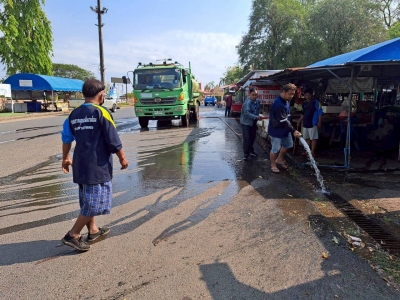 กองสาธารณสุขและสิ่งแวดล้อม ร่วมกับ งานป้องกันฯ สำนักปลัด เทศบาลตำบลตาดทอง ทำความสะอาดบริเวณคลองน้ำ และล้างตลาดสดเทศบาลตำบลตาดทอง ตำบลตาดทอง อำเภอเมืองยโสธร จังหวัดยโสธร