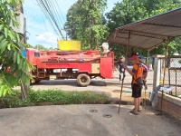 กองสาธารณสุขและสิ่งแวดล้อม ร่วมกับ งานป้องกันฯ สำนักปลัด เทศบาลตำบลตาดทอง ทำความสะอาดบริเวณคลองน้ำ และล้างตลาดสดเทศบาลตำบลตาดทอง