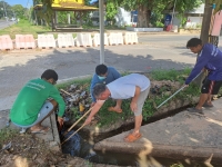 กองสาธารณสุขและสิ่งแวดล้อม ร่วมกับ งานป้องกันฯ สำนักปลัด เทศบาลตำบลตาดทอง ทำความสะอาดล้างตลาดสดเทศบาลตำบลตาดทอง