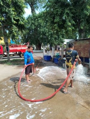 กองสาธารณสุขและสิ่งแวดล้อม ร่วมกับ งานป้องกันฯ สำนักปลัด เทศบาลตำบลตาดทอง ทำความสะอาดบริเวณคลองน้ำ และล้างตลาดสดเทศบาลตำบลตาดทอง ตำบลตาดทอง อำเภอเมืองยโสธร จังหวัดยโสธร