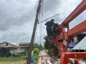 เทศบาลตำบลตาดทอง ลงพื้นที่ซ่อมแซมไฟฟ้าส่องสว่าง ไฟฟ้าสาธารณะประโยชน์ในพื้นที่ตำบลตาดทอง อำเภอเมืองยโสธร จังหวัดยโสธร