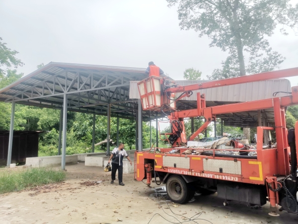 เทศบาลตำบลตาดทอง ลงพื้นที่ซ่อมแซมไฟฟ้าส่องสว่าง ไฟฟ้าสาธารณะประโยชน์ในพื้นที่ตำบลตาดทอง อำเภอเมืองยโสธร จังหวัดยโสธร